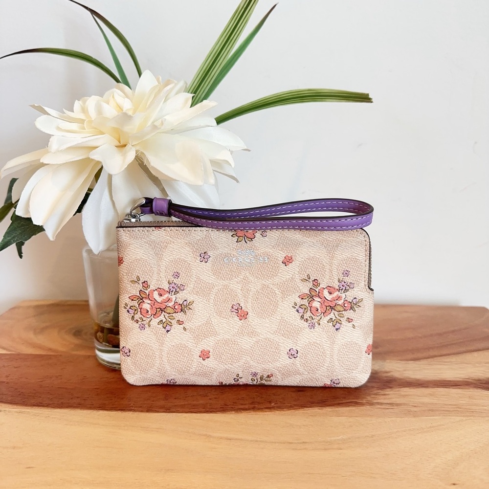NWT Coach Corner Zip Wristlet In Signature Canvas With Floral Print‎